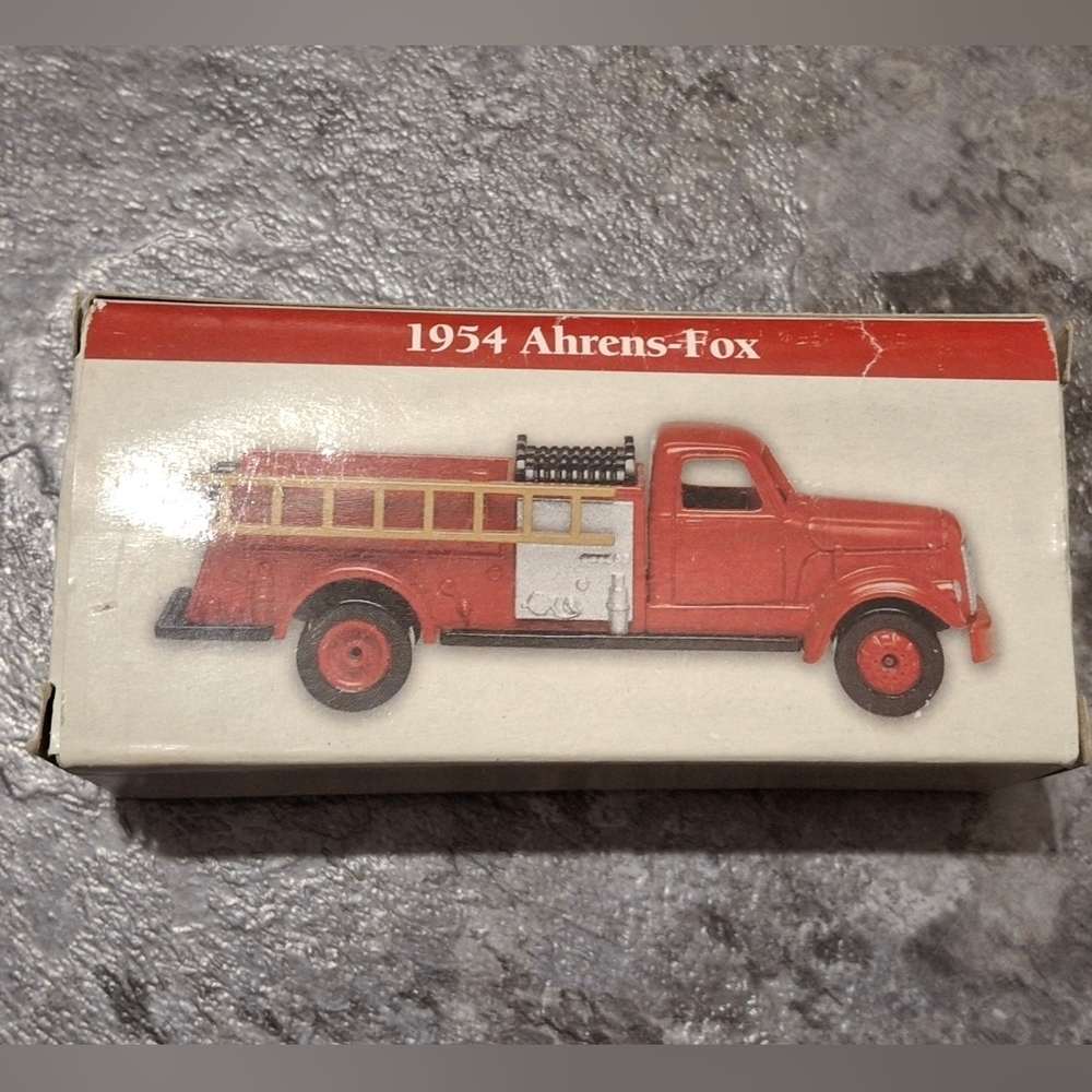 Readers Digest 1954 Ahrens-Fox Model Fire Truck HF 431 1:64 Diecast New In Box.